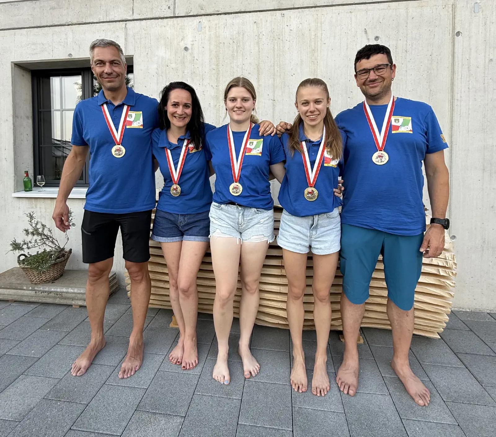 Die Elitegruppe Buchholterberg 1 als Schweizer Gruppenmeister 2026 mit den Goldmedaillen